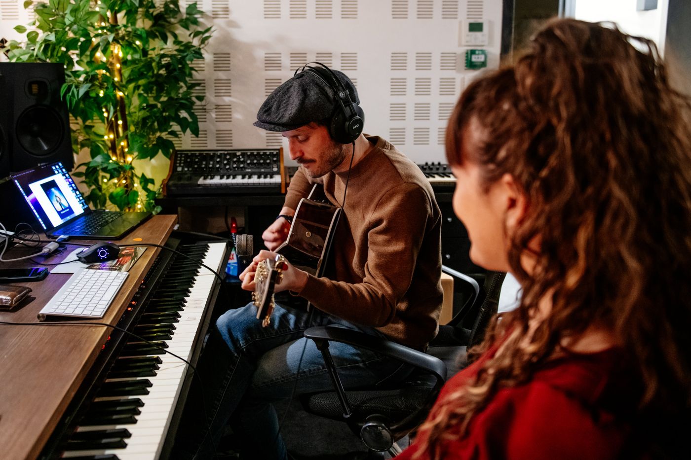 Une séance d’enregistrement guitare au studio